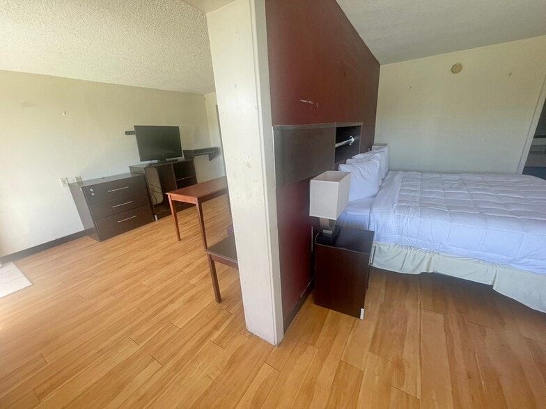 More Photos Of 1700 US-280, Phenix City Hotel For Sale