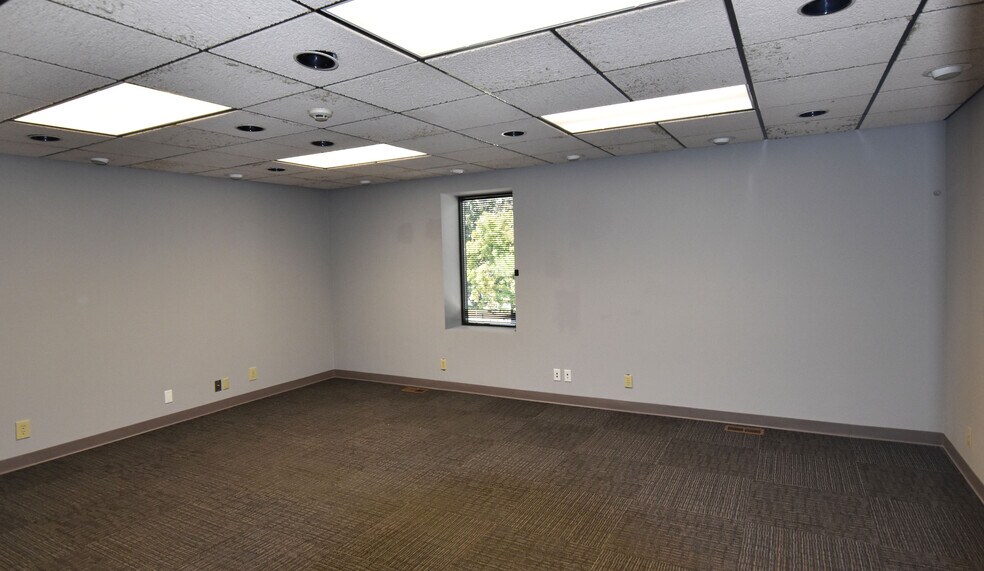 More Photos Of 511 Fairground Ct, Nashville Office For Lease