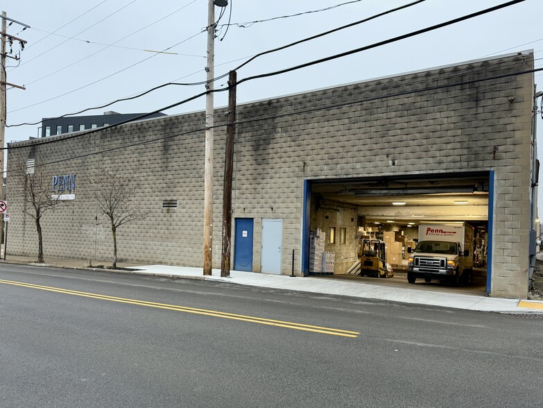 More Photos Of 2800 Penn Ave, Pittsburgh Showroom For Sale