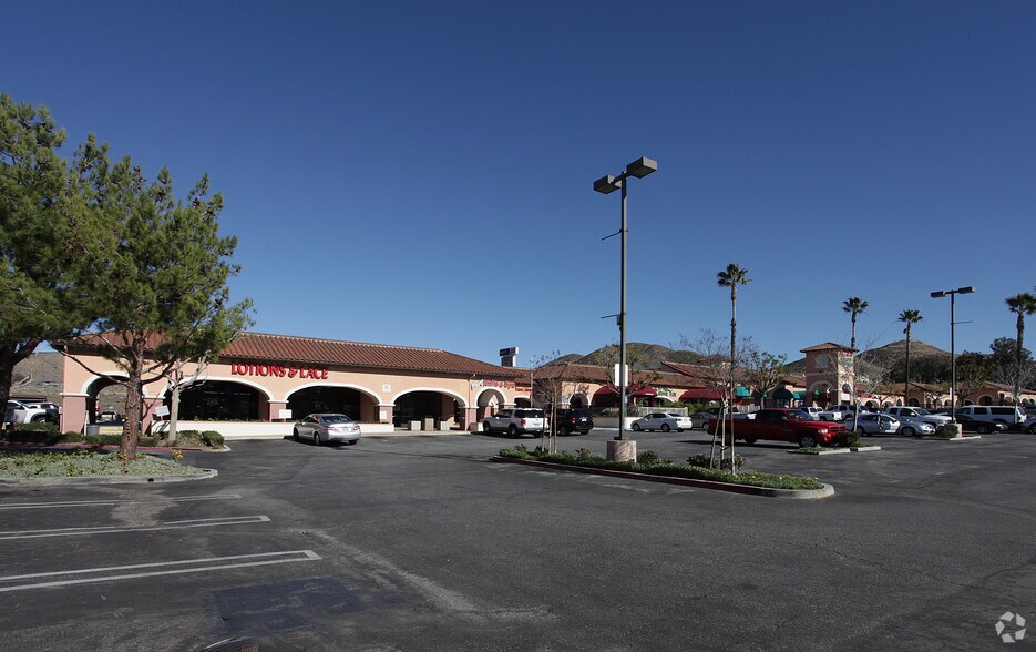 More Photos Of 31712-31724 Casino Dr, Lake Elsinore Unknown For Lease