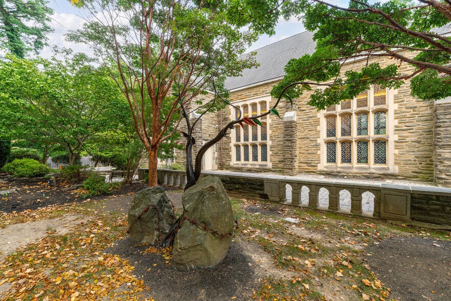 More Photos Of 190 Camp Hill Rd, Fort Washington Religious Facility For Lease