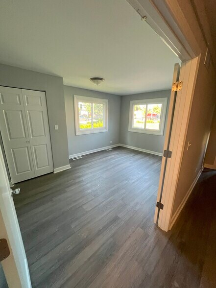 More Photos Of 126 W Maple Ave, Mundelein Apartments For Sale