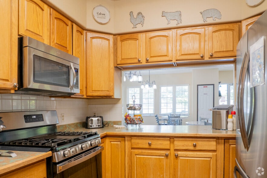 More Photos Of 428 Western Ave, Brush Assisted Living For Sale