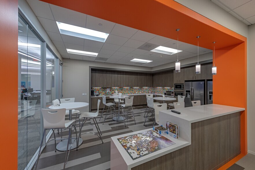 More Photos Of 10720 W Sam Houston Pky N, Houston Office For Lease