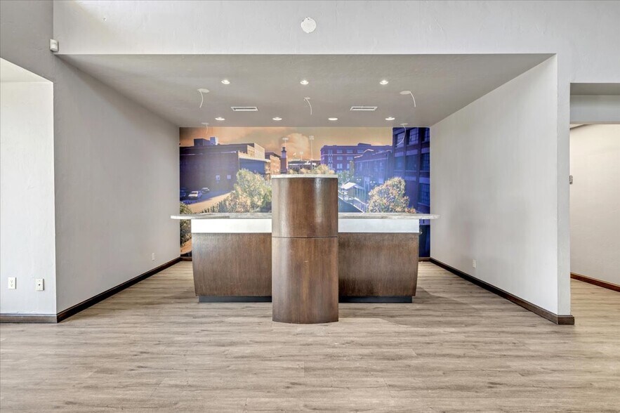 More Photos Of 809 Cornell Pky, Oklahoma City Storefront Retail Residential For Lease