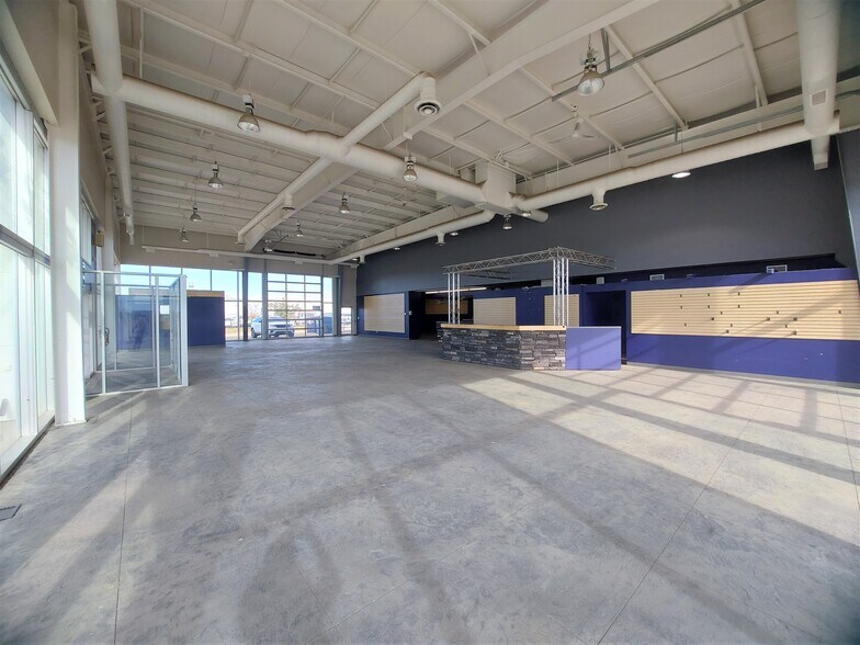 More Photos Of 342 Laura Ave, Red Deer County Auto Repair For Sale
