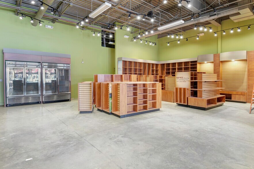 More Photos Of 14710 W Colfax Ave, Lakewood Freestanding For Lease