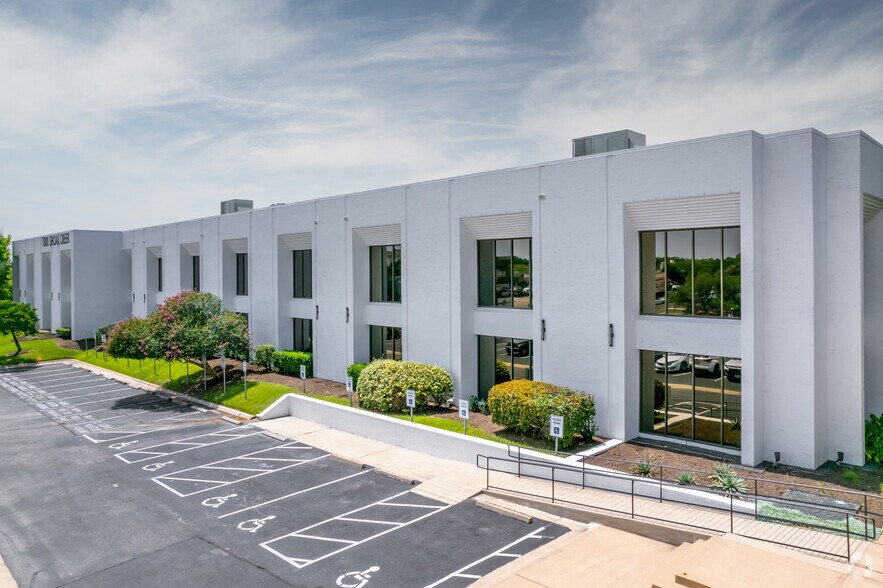More Photos Of 7800 Shoal Creek Blvd, Austin Office For Lease