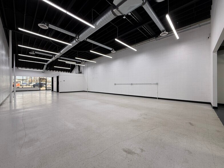 More Photos Of 126 Mayor Magrath Dr N, Lethbridge Storefront For Lease