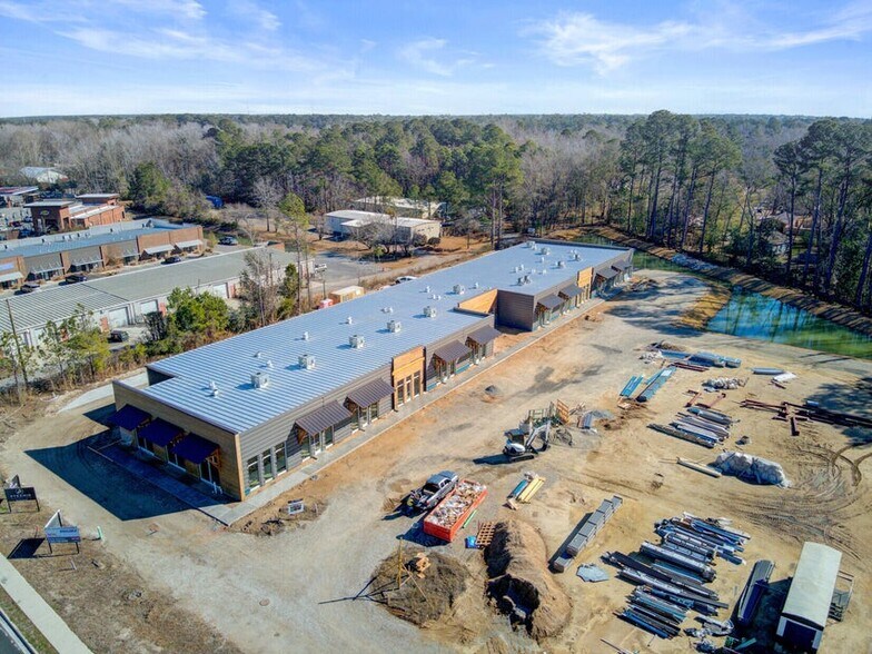 More Photos Of 313 N Maple St, Summerville Flex For Lease