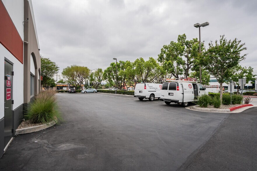 More Photos Of 12711 Ramona Blvd, Baldwin Park Warehouse For Lease