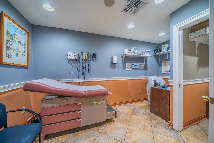 More Photos Of 10508 Gibsonton Dr, Riverview Medical For Sale