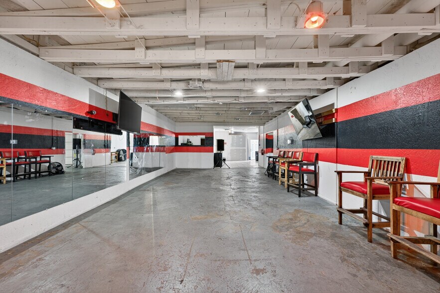 More Photos Of 940 W Hatcher Rd, Phoenix Freestanding For Sale
