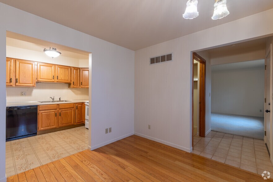 More Photos Of 1565 N Hickory Rd, Owosso Apartments For Sale