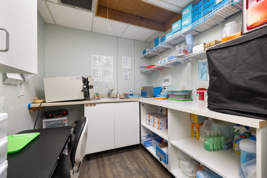 More Photos Of 500 New Hempstead Rd, New City Medical For Sale