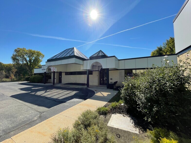 More Photos Of 19250 E Bagley Rd, Cleveland Medical For Lease