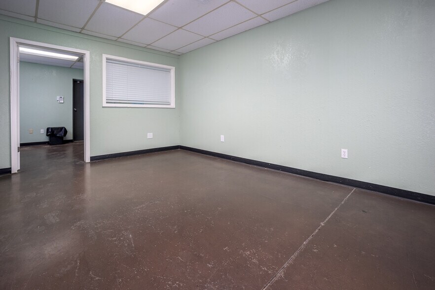 More Photos Of 6845 S Western Ave, Oklahoma City Distribution For Lease