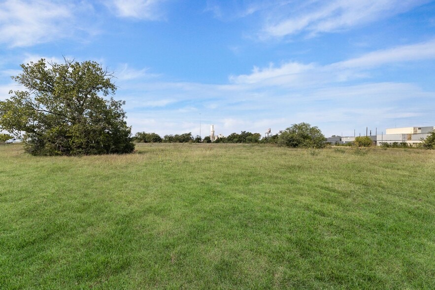 More Photos Of 7010 NE Loop 410, San Antonio Industrial For Lease