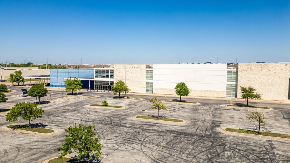 More Photos Of 12625 N Interstate 35, Austin Freestanding For Sale