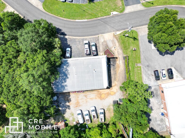 More Photos Of 5462 Able Ct, Mobile Light Distribution For Lease