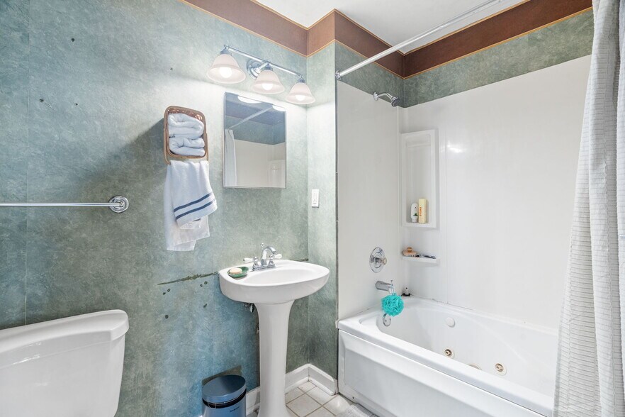 More Photos Of 1704 Jefferson St NE, Minneapolis Apartments For Sale