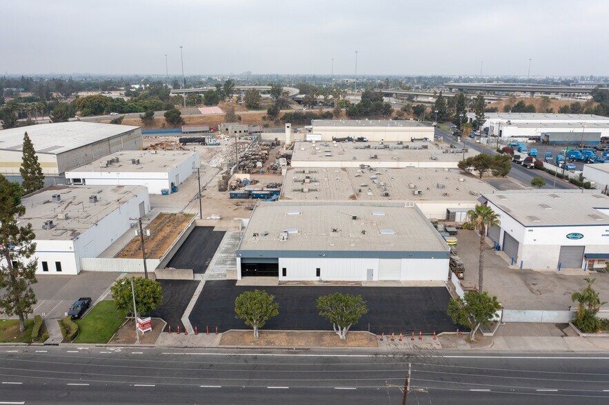 More Photos Of 1181 N Blue Gum St, Anaheim Warehouse For Lease