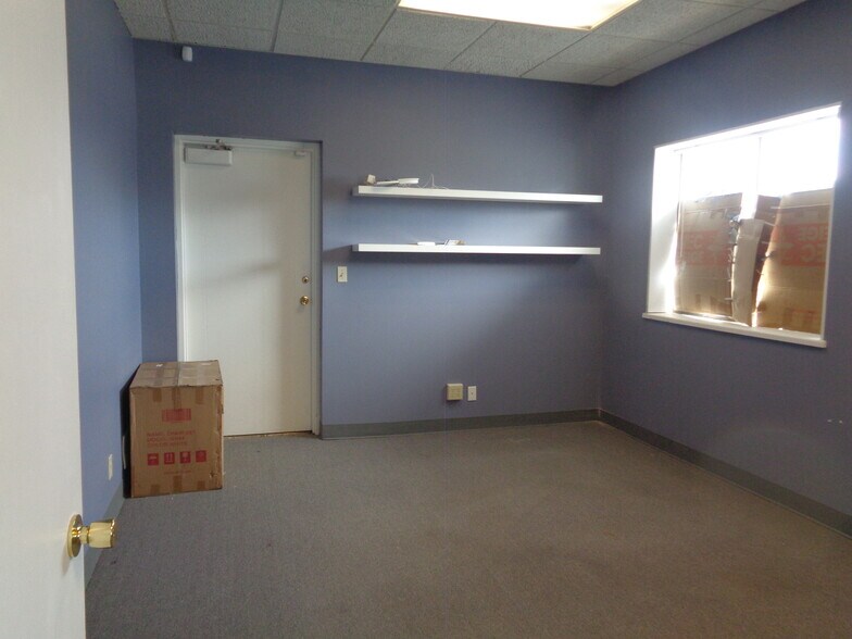 More Photos Of 3903-3913 S Lynn Ct, Independence Office For Sale