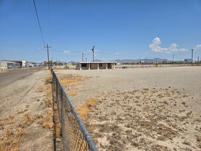 More Photos Of 135 Ironwood St, Quartzsite Office For Sale