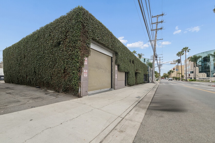 More Photos Of 702 N Van Ness Ave, Los Angeles Storefront For Sale