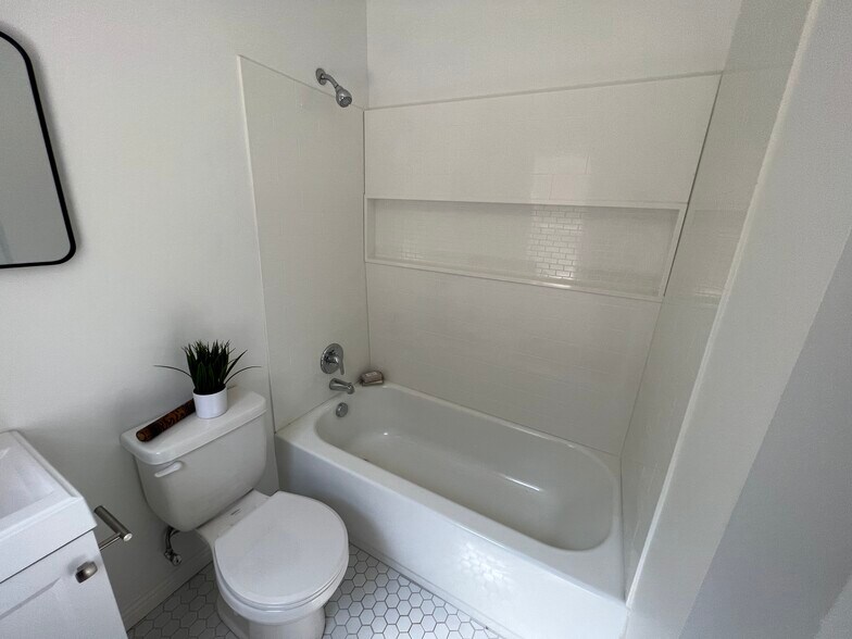 More Photos Of 1127 E South Temple, Salt Lake City Apartments For Sale