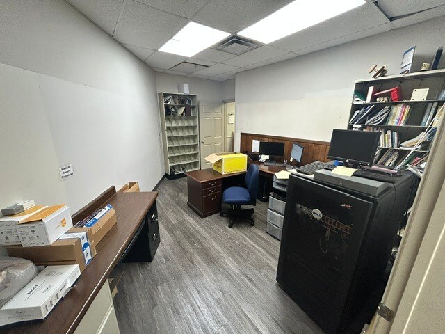 More Photos Of 414 Old Morgantown Rd, Bowling Green Office For Sale