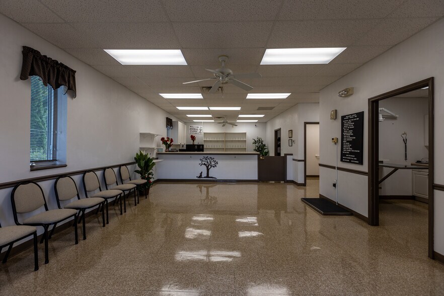 More Photos Of 14605 Velp Ave, Suamico Veterinarian Kennel For Lease