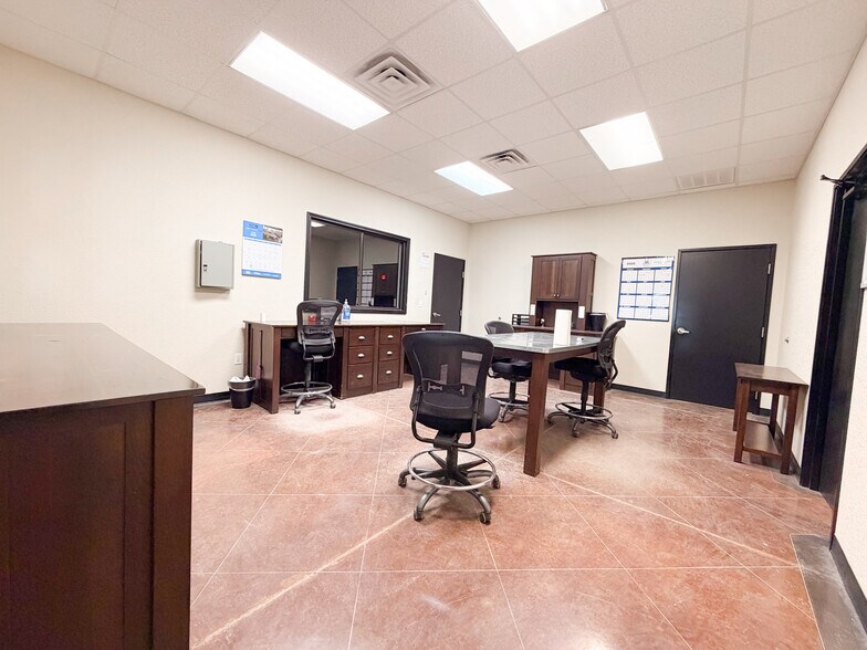 More Photos Of 609 I-20, Pecos Manufacturing For Lease