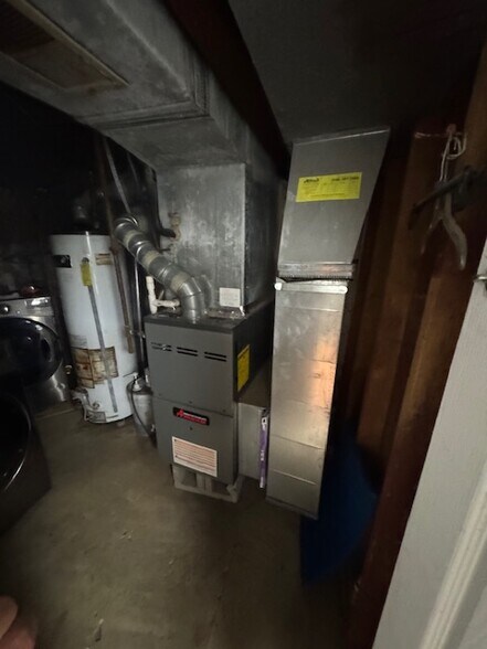 More Photos Of 78 W Walton Blvd, Pontiac Office For Sale