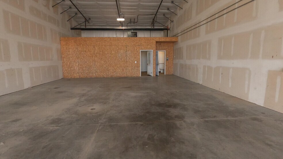 Primary Photo Of 5421 NW Beaver Dr, Johnston Warehouse For Lease