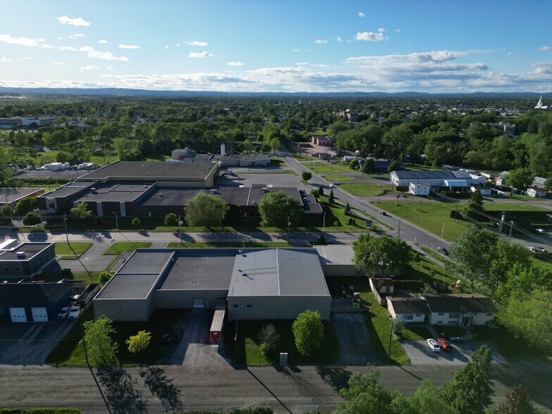 More Photos Of 717 St Saint-Pierre S, Joliette Manufacturing For Lease