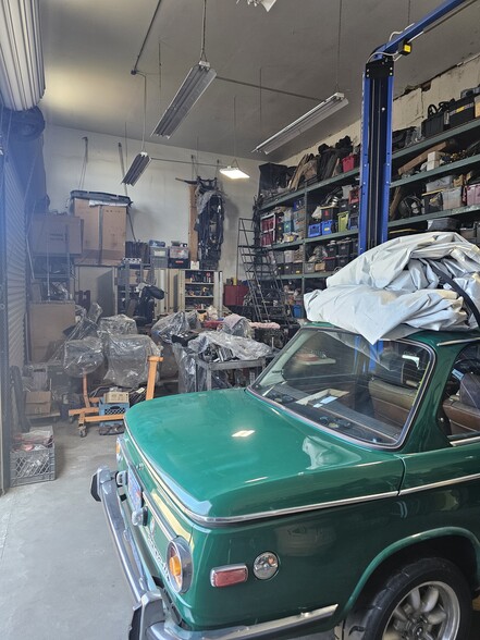 More Photos Of 2109 W Gaylord St, Long Beach Warehouse For Sale