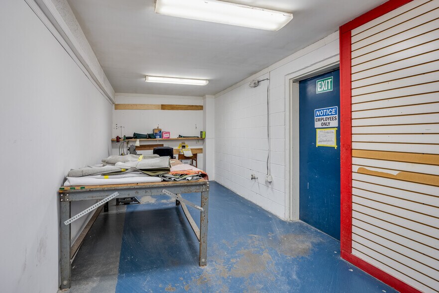 More Photos Of 4431 Augusta Rd, Lexington Light Distribution For Sale