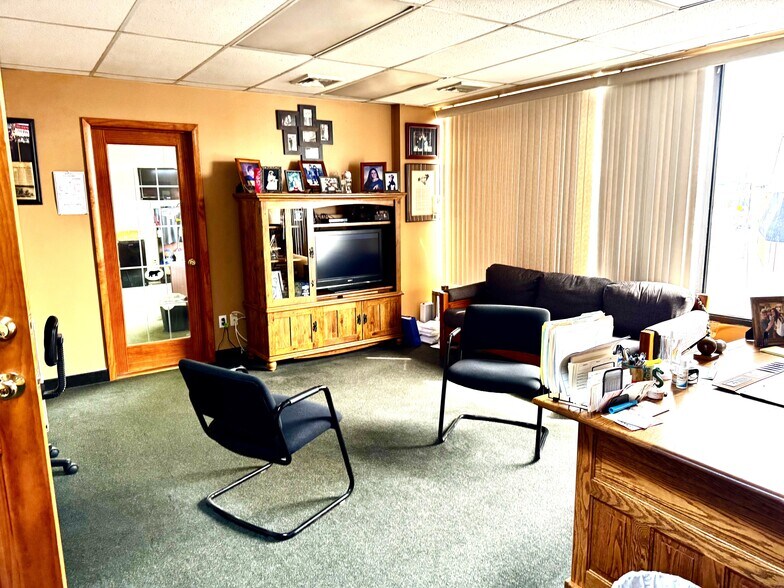 More Photos Of 3935-3937 Merrick Rd, Seaford Office For Lease