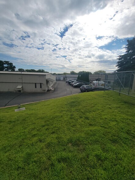 More Photos Of 5215 Gershwin Ave, Oakdale Light Distribution For Sale