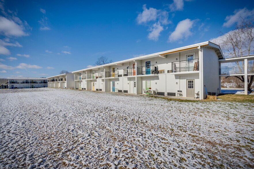 More Photos Of 15589 Lee Hwy, Bristol Apartments For Sale