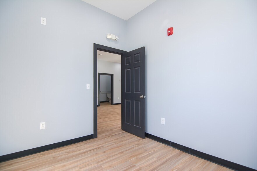 More Photos Of 995 Main St, Clinton Auto Dealership For Sale