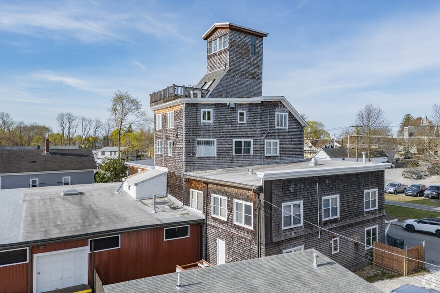 More Photos Of 32 Cole St, Warren Showroom For Lease