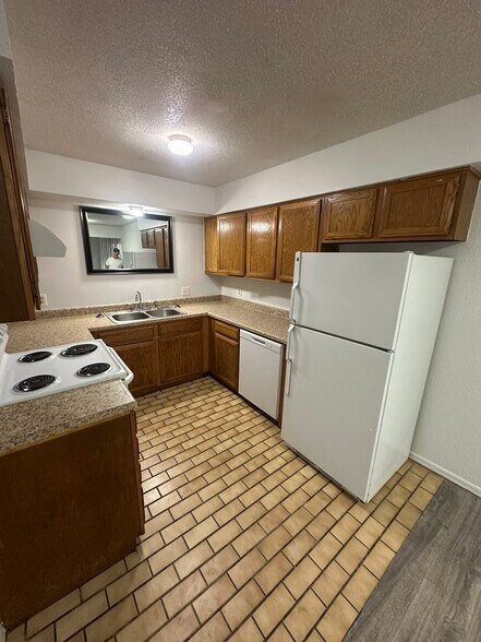 More Photos Of 1300-1320 N Rockwell Ave, Oklahoma City Apartments For Sale