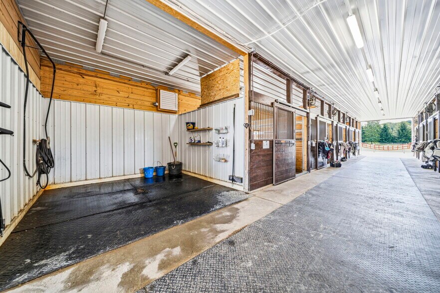 More Photos Of 3126 Mennonite Rd, Mantua Sports And Entertainment For Sale
