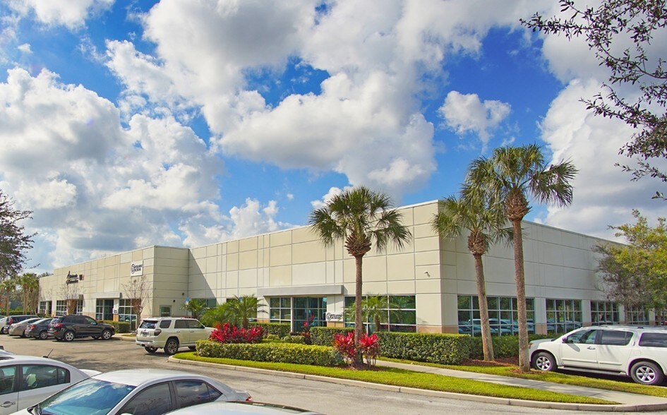 More Photos Of 3050 Technology Pky, Orlando Office For Lease