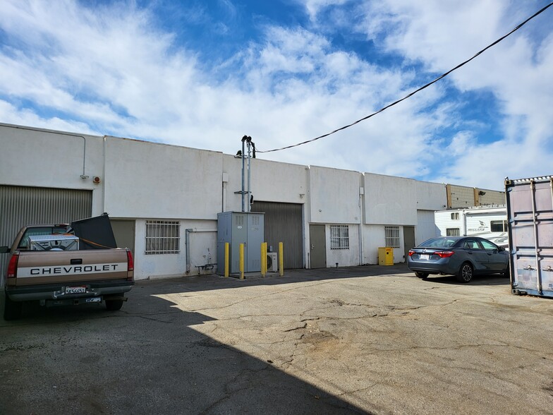 Primary Photo Of 11255 Ilex Ave, Pacoima Warehouse For Sale