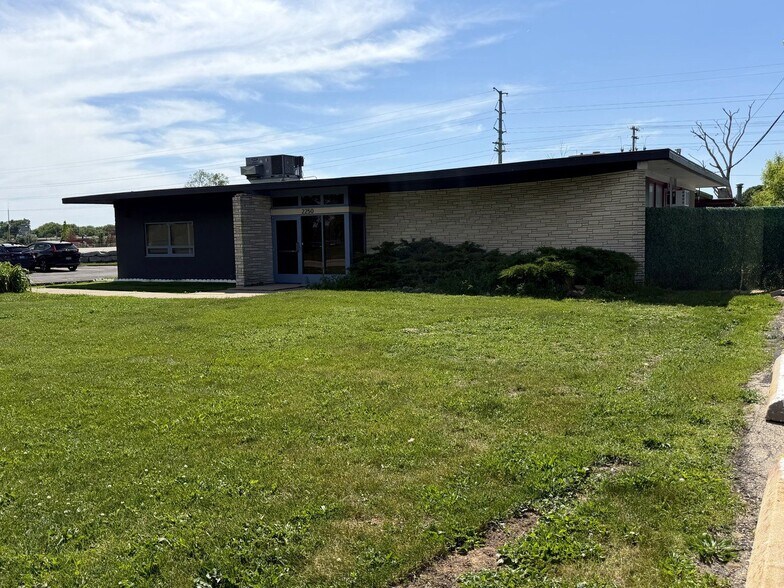 More Photos Of 2250 Pennsylvania Ave, Madison Veterinarian Kennel For Sale