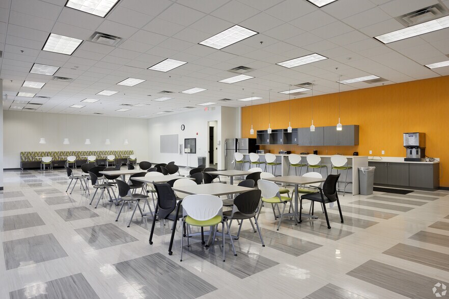 More Photos Of 30 S Keller Rd, Orlando Flex For Lease