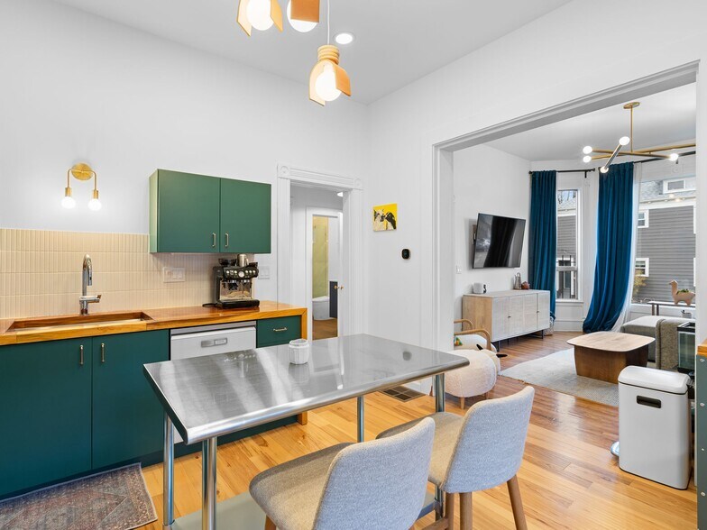 More Photos Of 1305 SE Belmont St, Portland Office For Sale